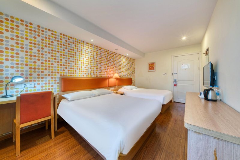 Home Inn HotelGuest Room