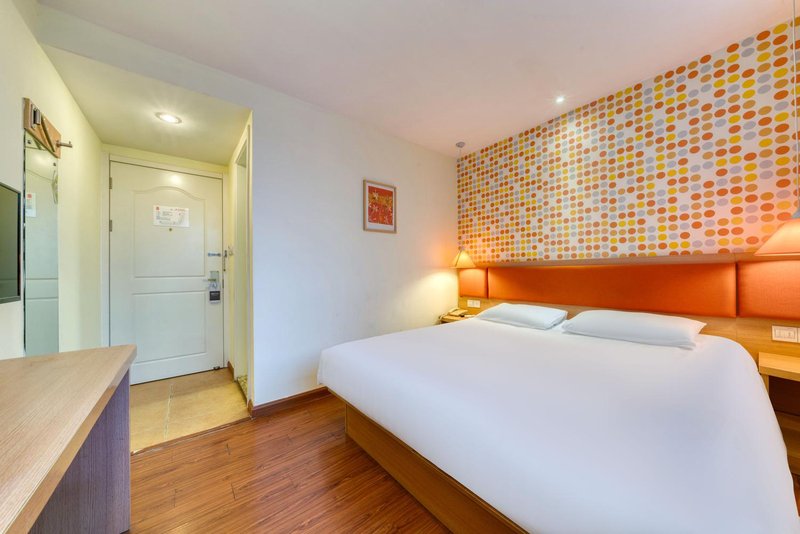 Home Inn HotelGuest Room