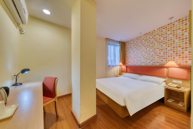 Home Inn HotelGuest Room