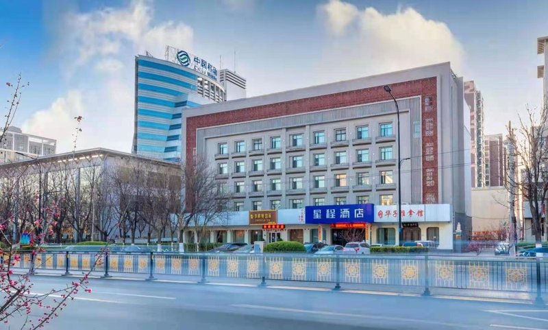 Yichao Hotel (Kaifeng Songcheng Road Light Rail) Over view