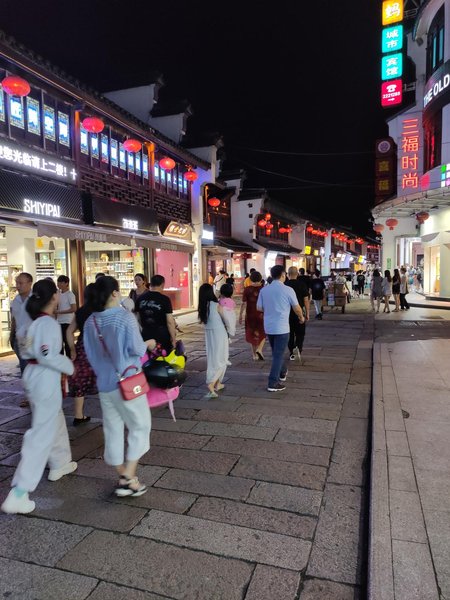 Towo Topping Hotel (Huzhou Yishang Street) Over view