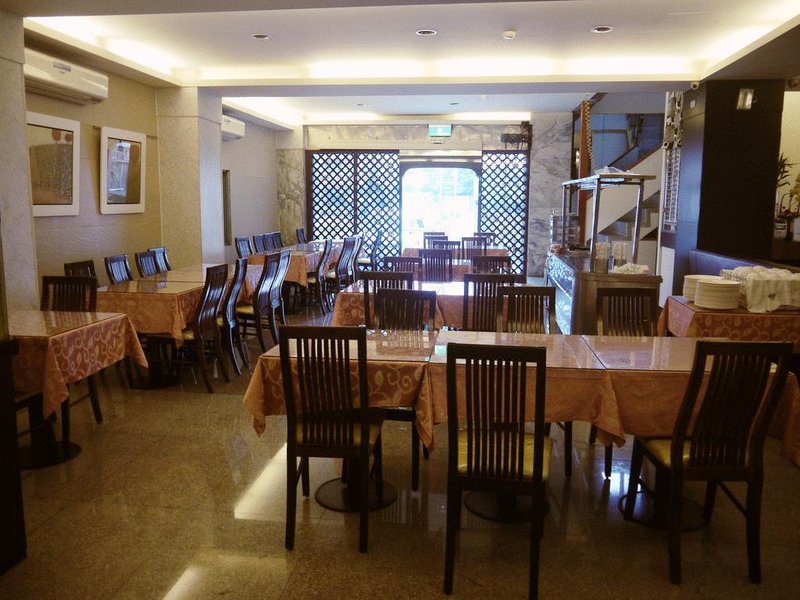 E Moon Hotel Restaurant