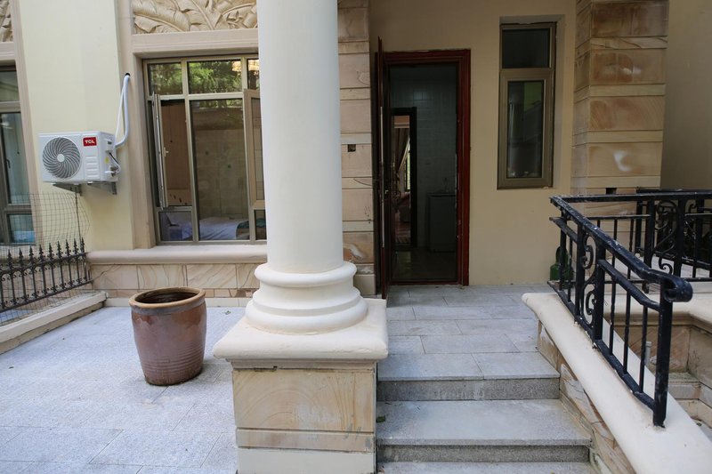 Alan TownhouseOver view