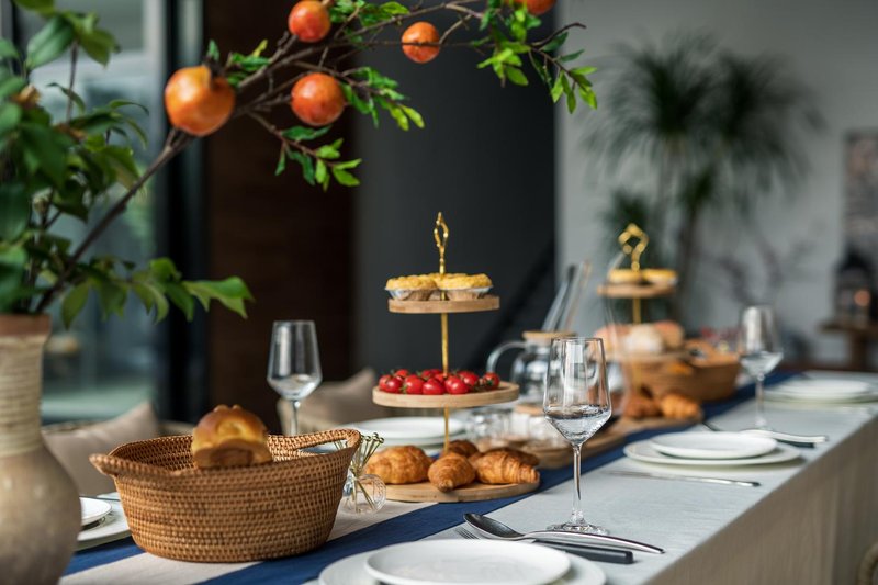 Shining moon hotelRestaurant