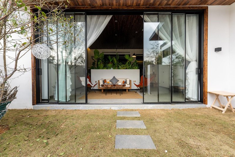 Shining moon hotelOver view