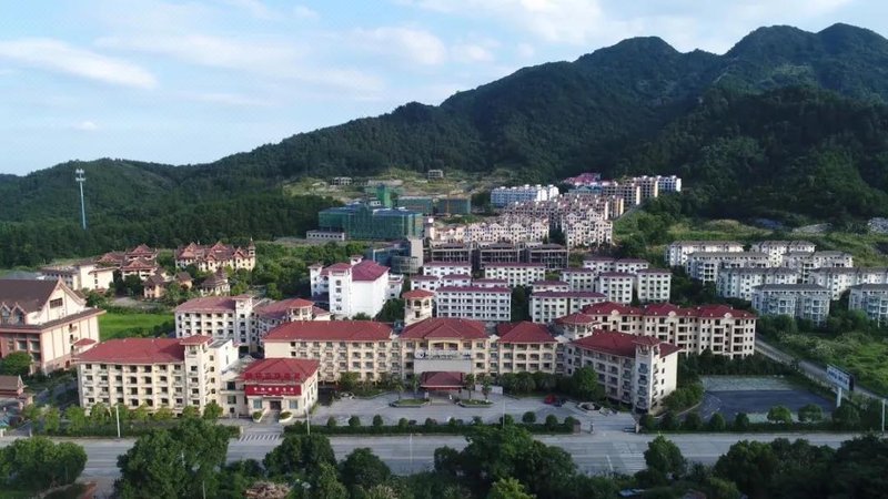 Mingjia Spa & Holiday Hotel Over view
