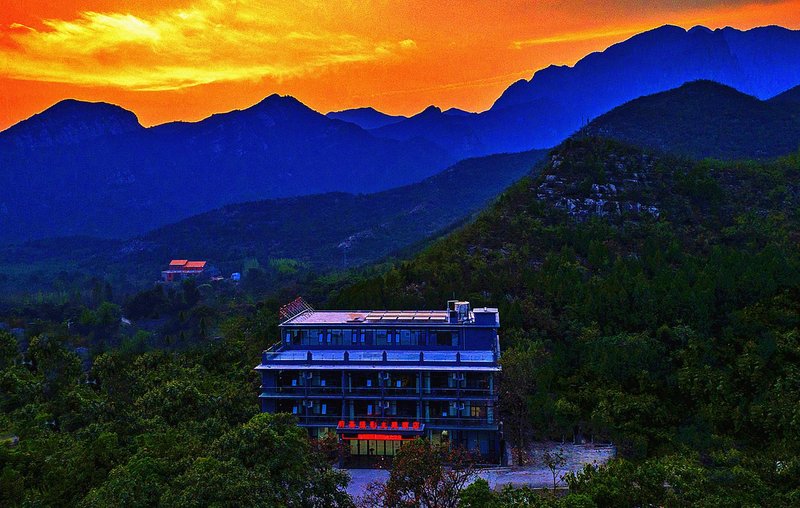 Yuntai Mountain Weijia Photography HotelOver view