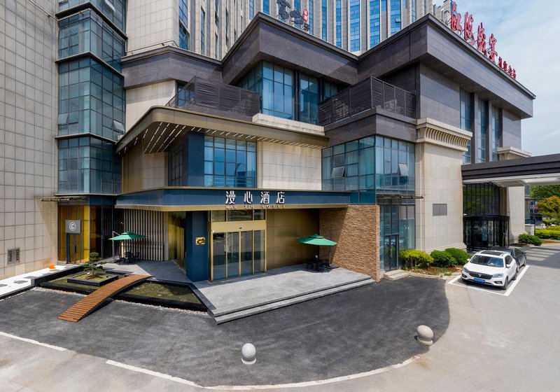 Man Xin Hotel (Nantong High-speed Railway Station Jianghai Avenue) Over view