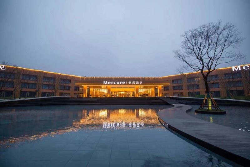 Mercure Dongtai Huanghai Forest Park over view