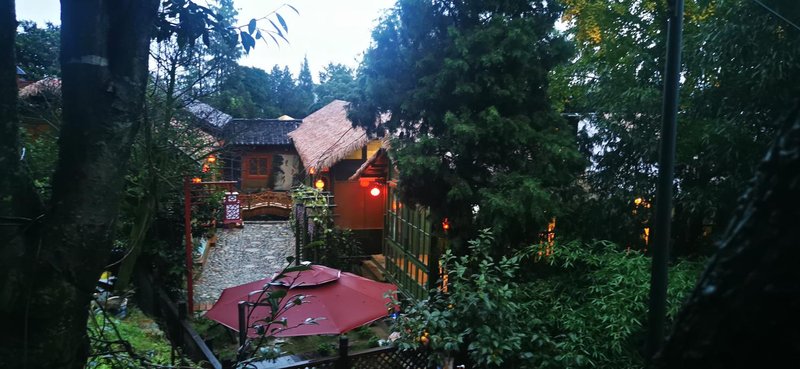 Qingyinyuelu Featured Inn Over view