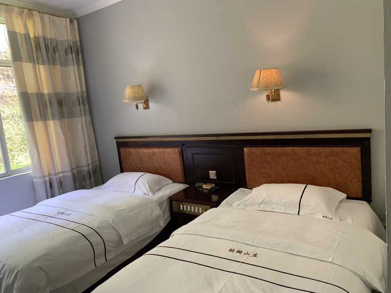 Yinghu Resort InnGuest Room