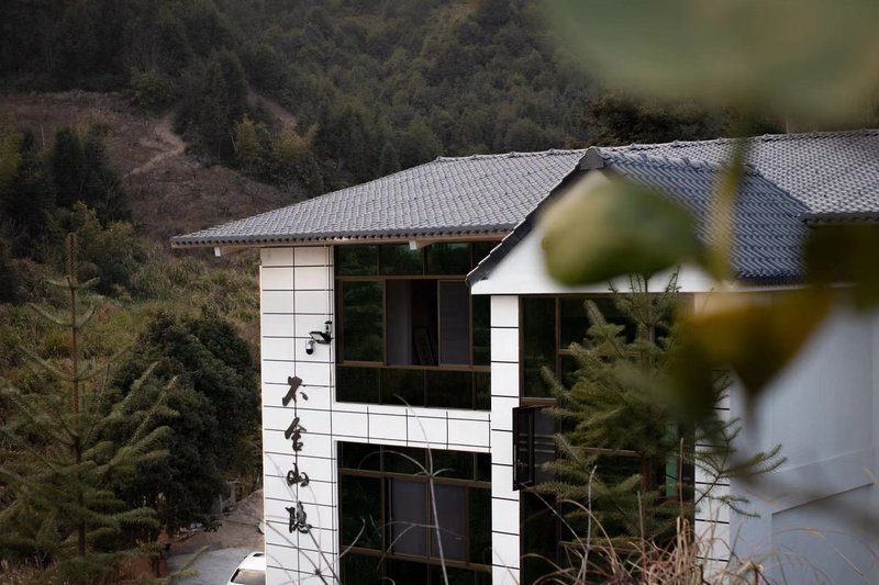 Floral · Yongding Tulou Busheshan Yin B&B Over view